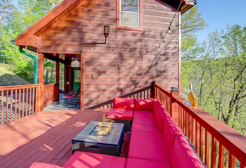 Pigeon Forge Cabin: Sauna, Saltwater Pool & Views!