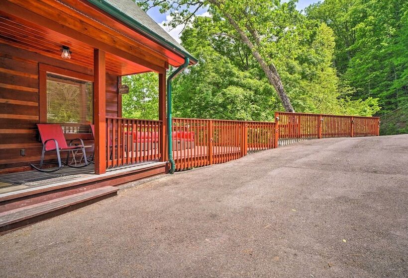 Pigeon Forge Cabin: Sauna, Saltwater Pool & Views!