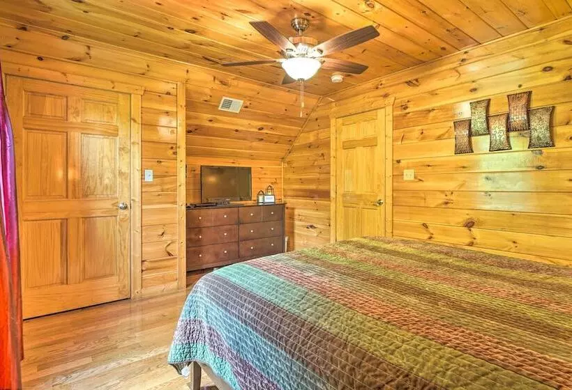 Pigeon Forge Cabin: Sauna, Saltwater Pool & Views!