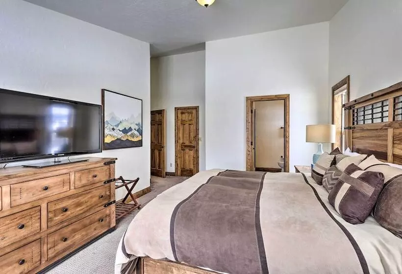 Luxe Rocky Mtn Retreat W/ Hot Tub   By Winter Park