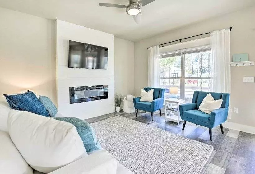 Modern Santa Rosa Beach Retreat W/ Yard & Patio!