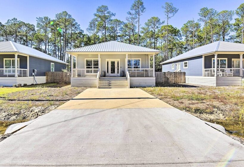 Modern Santa Rosa Beach Retreat W/ Yard & Patio!