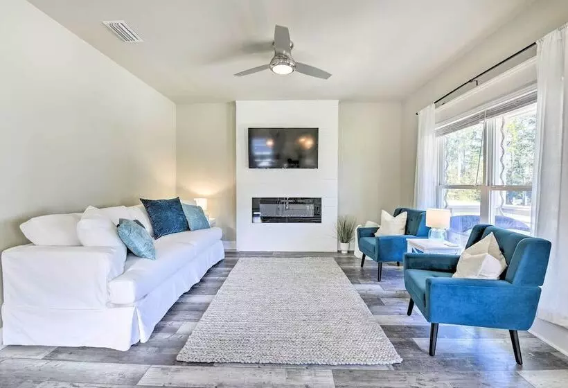 Modern Santa Rosa Beach Retreat W/ Yard & Patio!