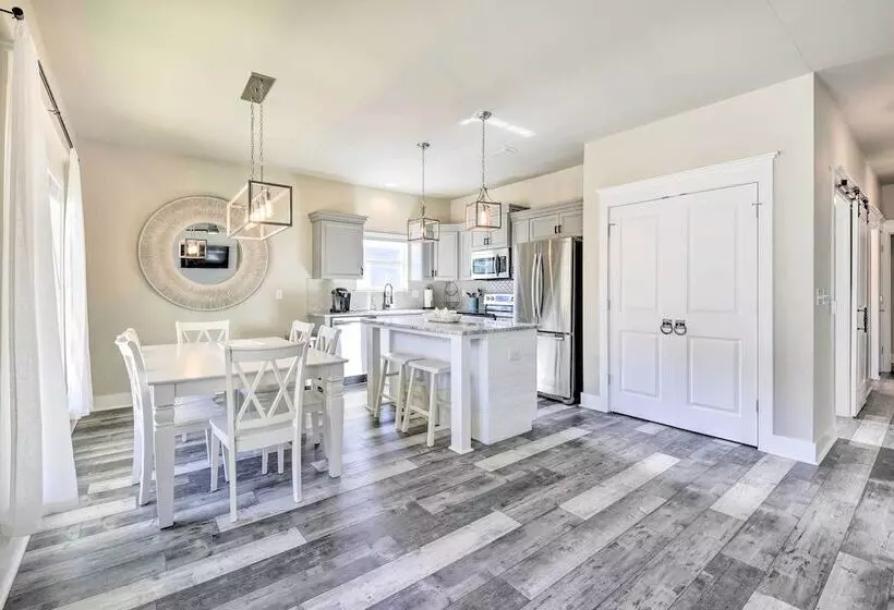 Modern Santa Rosa Beach Retreat W/ Yard & Patio!