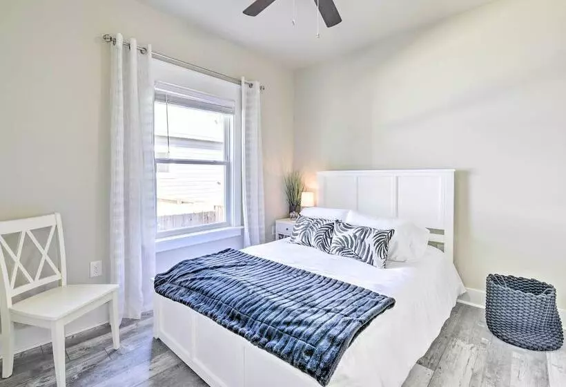 Modern Santa Rosa Beach Retreat W/ Yard & Patio!