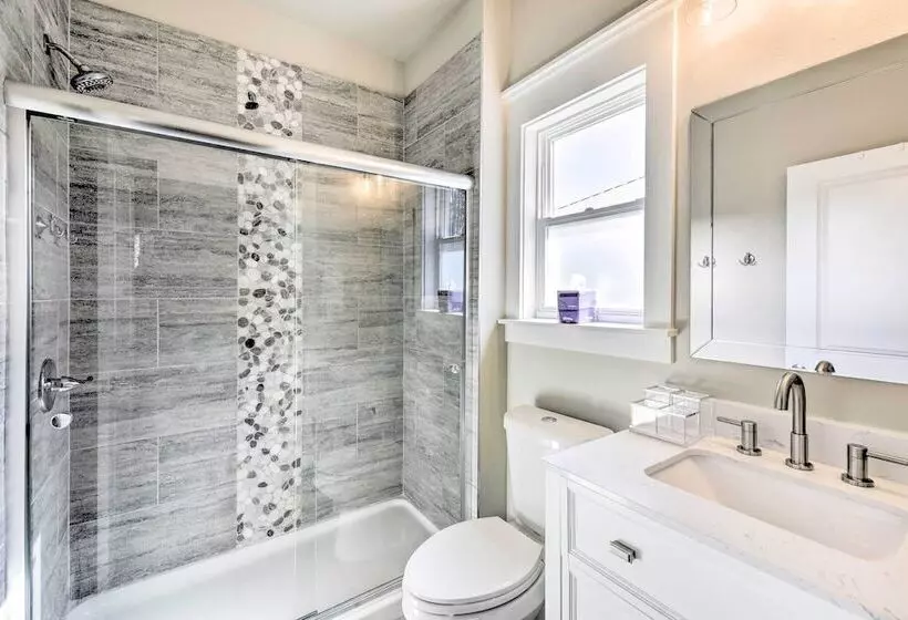 Modern Santa Rosa Beach Retreat W/ Yard & Patio!