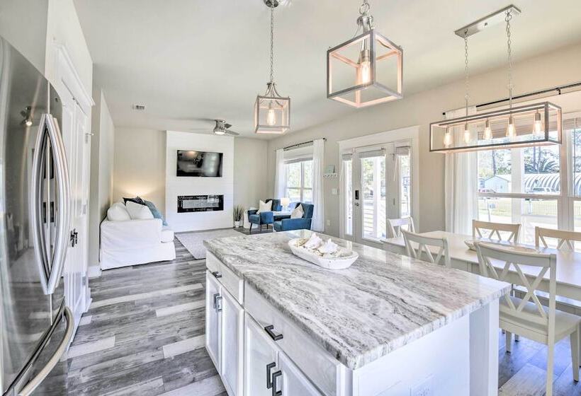 Modern Santa Rosa Beach Retreat W/ Yard & Patio!