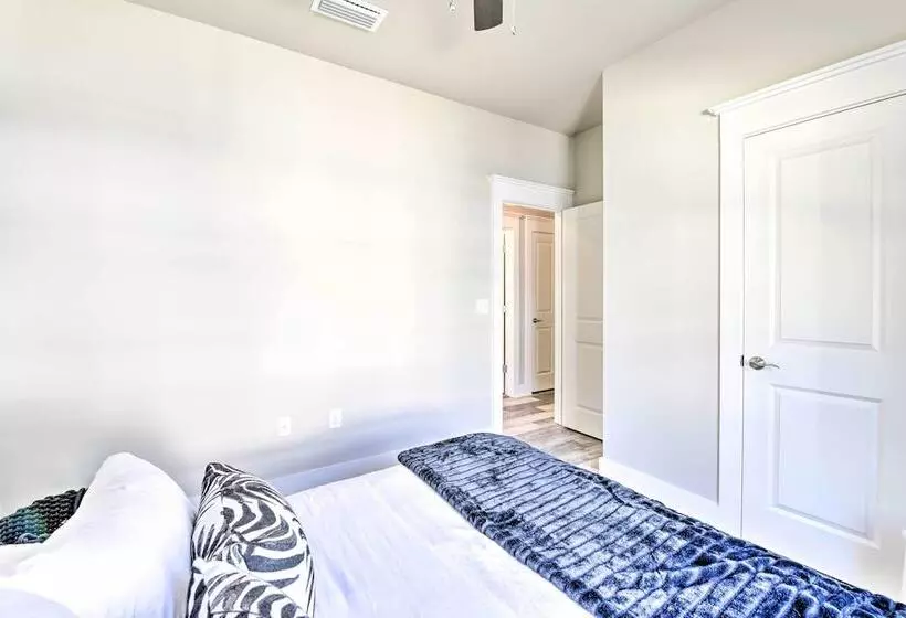 Modern Santa Rosa Beach Retreat W/ Yard & Patio!