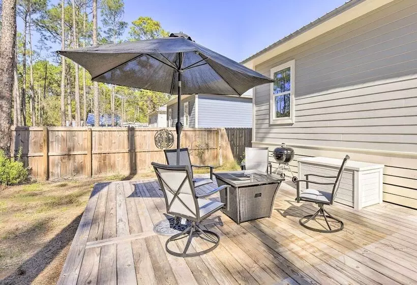Modern Santa Rosa Beach Retreat W/ Yard & Patio!
