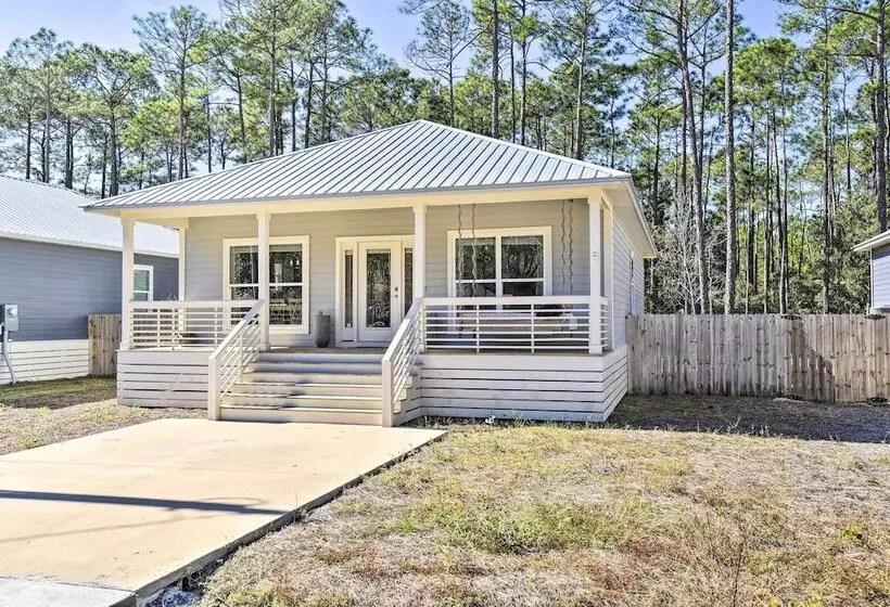 Modern Santa Rosa Beach Retreat W/ Yard & Patio!