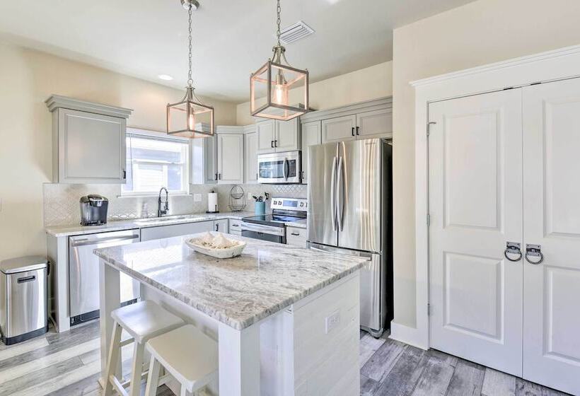 Modern Santa Rosa Beach Retreat W/ Yard & Patio!