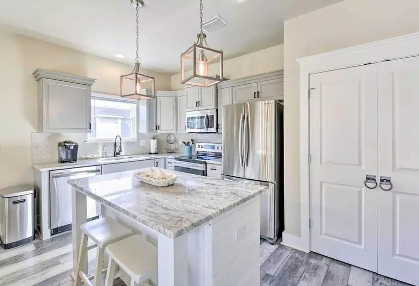 Modern Santa Rosa Beach Retreat W/ Yard & Patio!