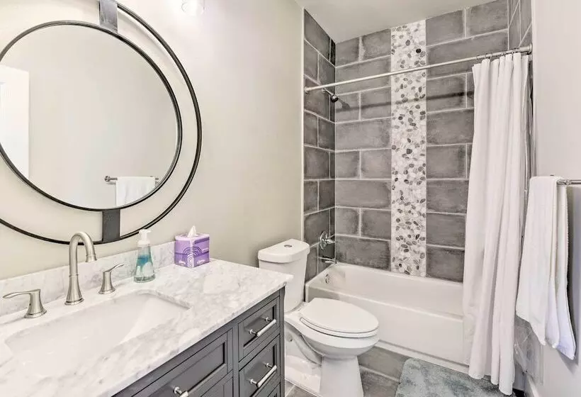 Modern Santa Rosa Beach Retreat W/ Yard & Patio!