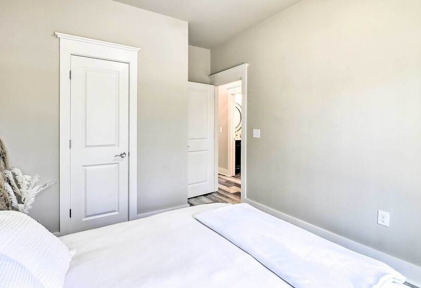 Modern Santa Rosa Beach Retreat W/ Yard & Patio!