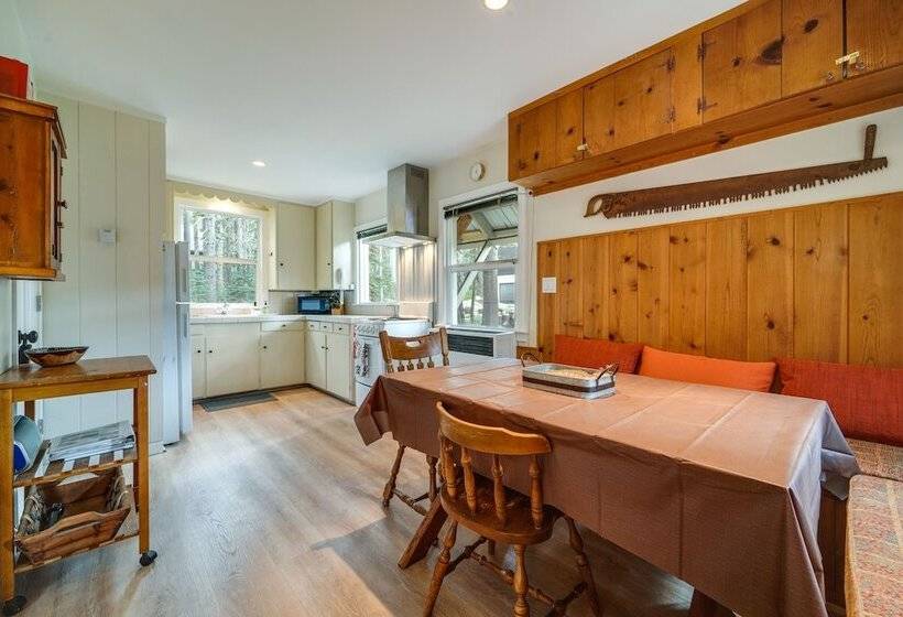 Mountain Cabin With Deck < 1 Mile To Ski Resort!