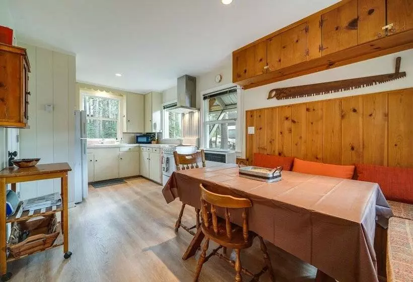 Mountain Cabin With Deck < 1 Mile To Ski Resort!