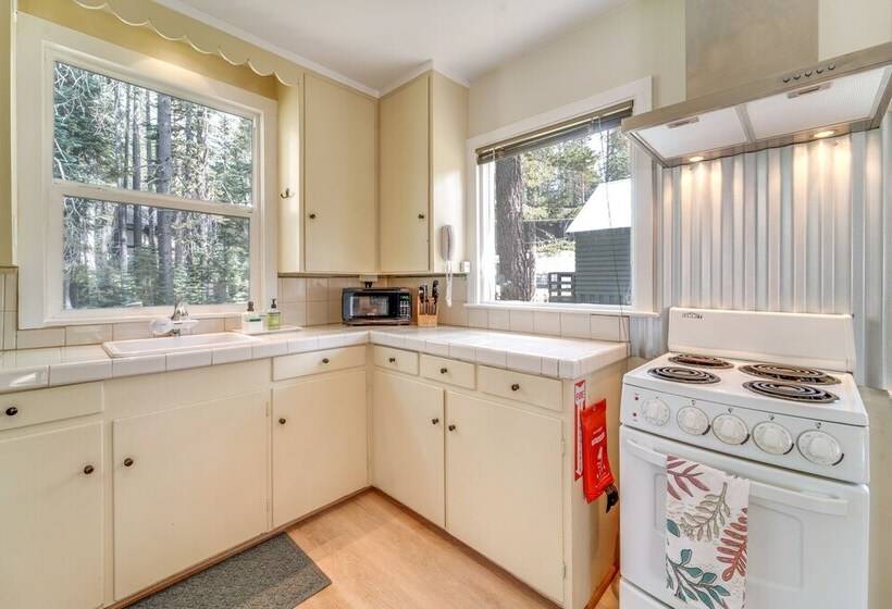 Mountain Cabin With Deck < 1 Mile To Ski Resort!