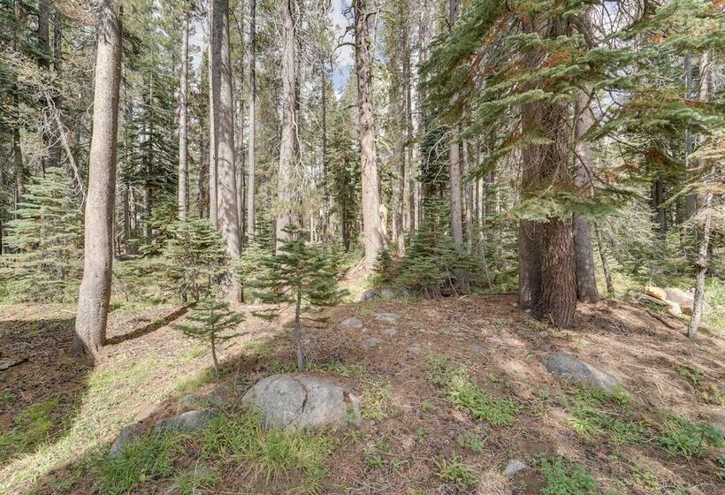 Mountain Cabin With Deck < 1 Mile To Ski Resort!