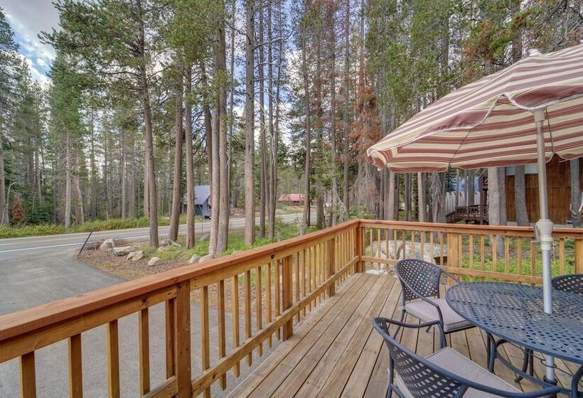 Mountain Cabin With Deck < 1 Mile To Ski Resort!