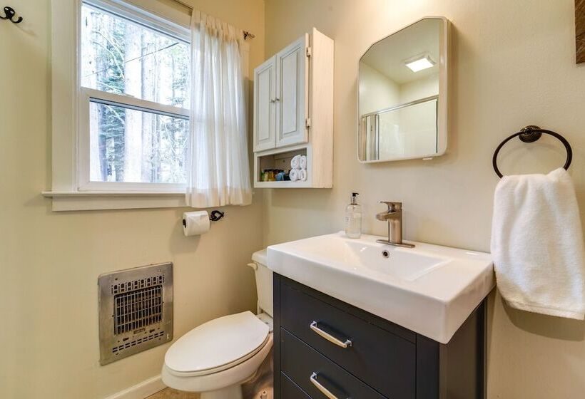 Mountain Cabin With Deck < 1 Mile To Ski Resort!