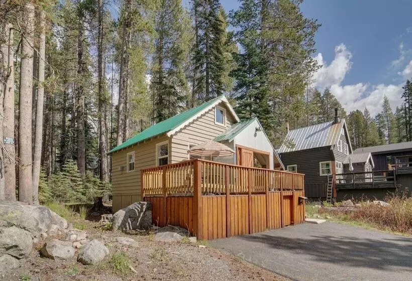 Mountain Cabin With Deck < 1 Mile To Ski Resort!