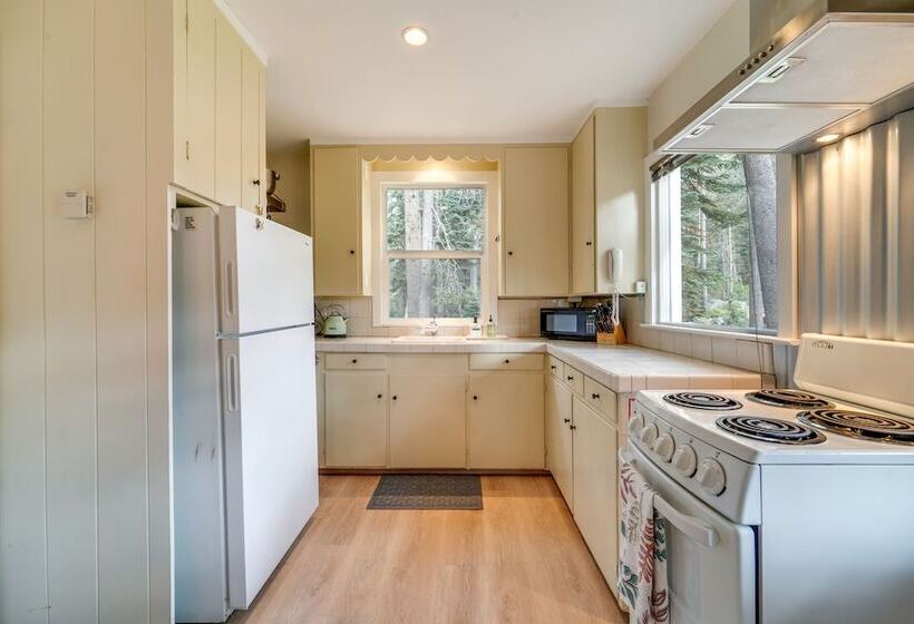 Mountain Cabin With Deck < 1 Mile To Ski Resort!