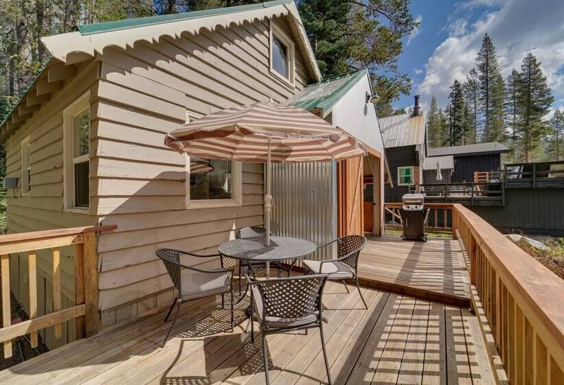 Mountain Cabin With Deck < 1 Mile To Ski Resort!