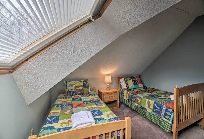 Spacious Ski In/out Black Mountain Home W/ Deck!