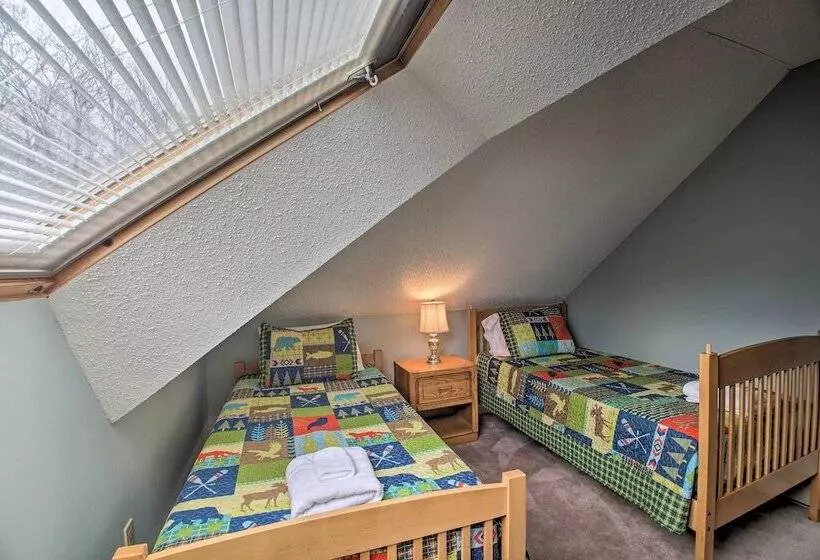 Spacious Ski In/out Black Mountain Home W/ Deck!