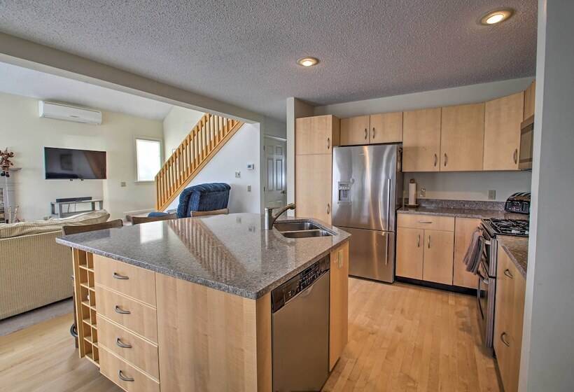 Spacious Ski In/out Black Mountain Home W/ Deck!