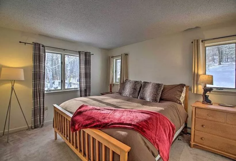 Spacious Ski In/out Black Mountain Home W/ Deck!