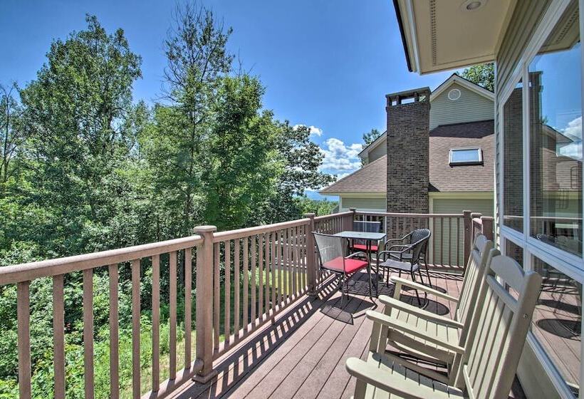 Spacious Ski In/out Black Mountain Home W/ Deck!
