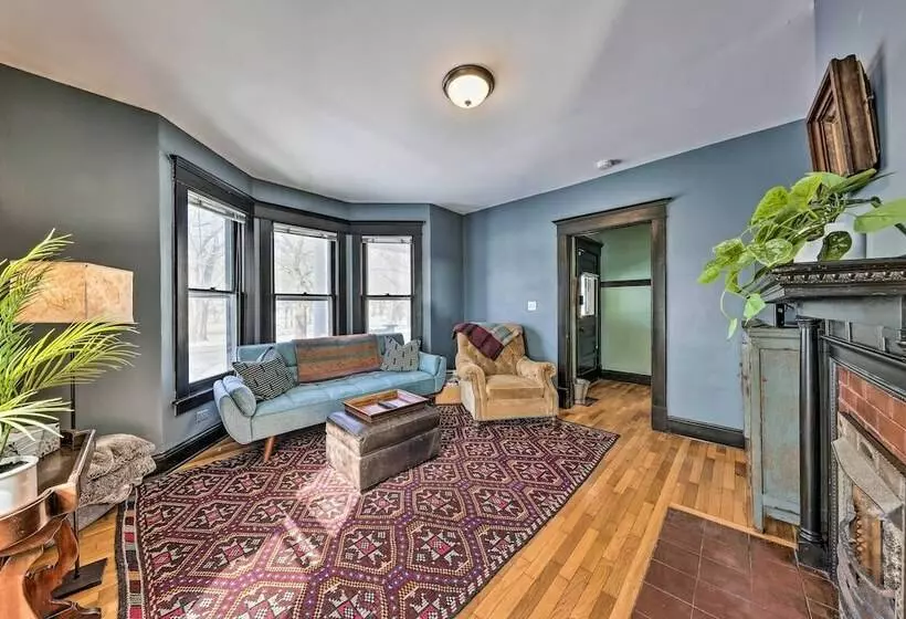 Newly Renovated Home Close To Dtwn Lawrence!