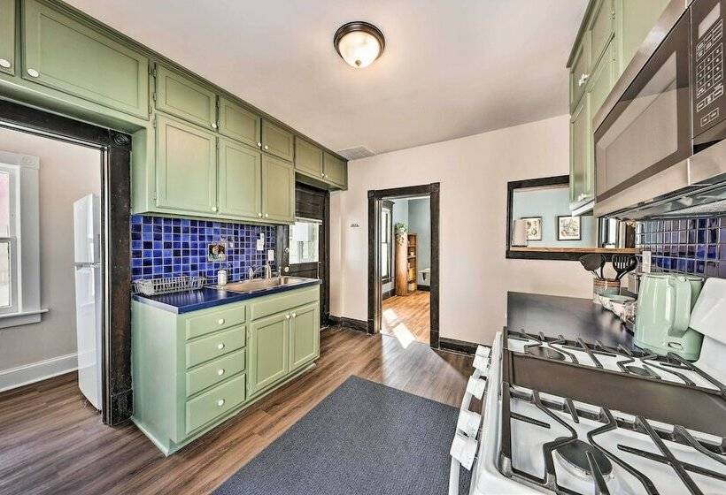 Newly Renovated Home Close To Dtwn Lawrence!