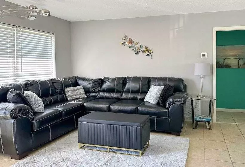 Quiet Venice Retreat With Private Lanai & Pool!