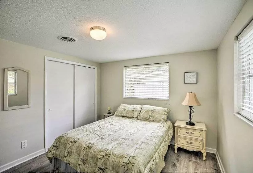 Quiet Venice Retreat With Private Lanai & Pool!