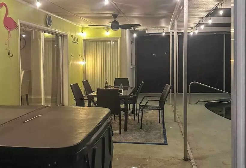 Quiet Venice Retreat With Private Lanai & Pool!