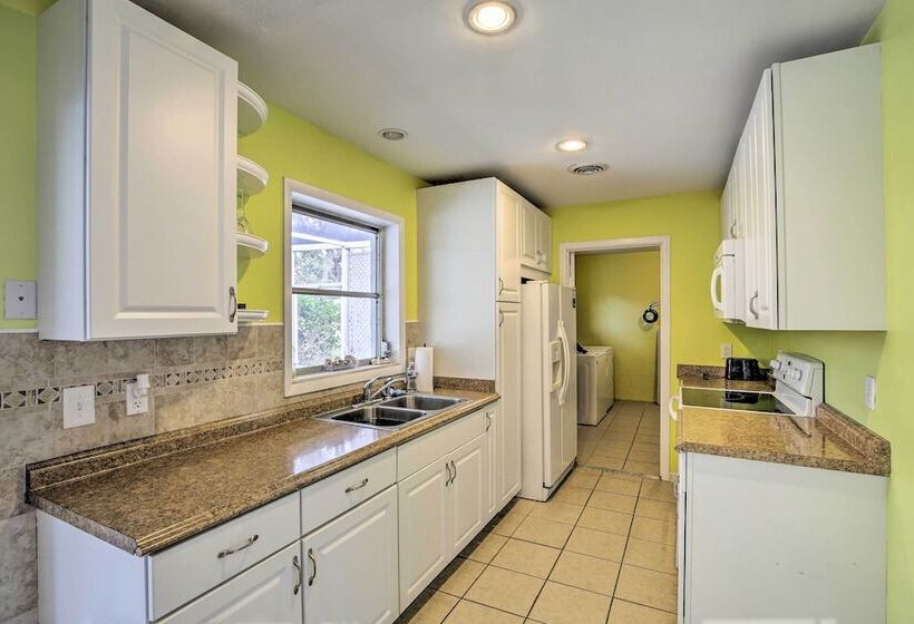 Quiet Venice Retreat With Private Lanai & Pool!