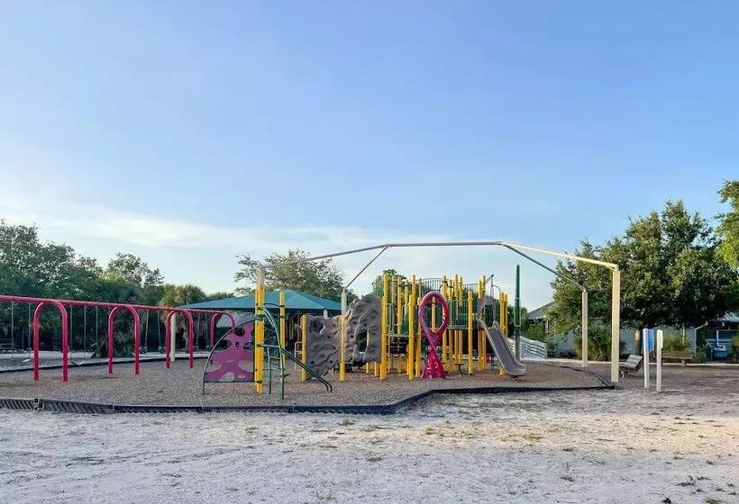 Quiet Venice Retreat With Private Lanai & Pool!