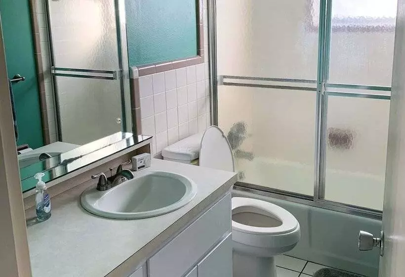 Quiet Venice Retreat With Private Lanai & Pool!