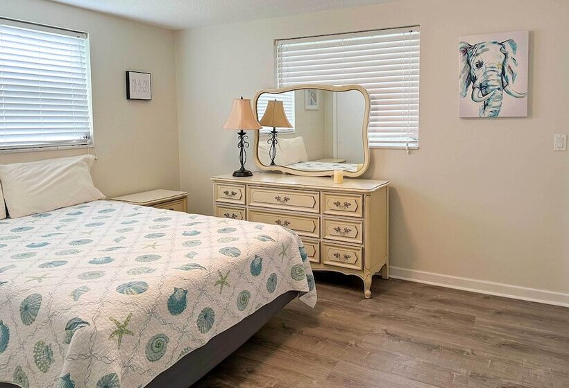 Quiet Venice Retreat With Private Lanai & Pool!