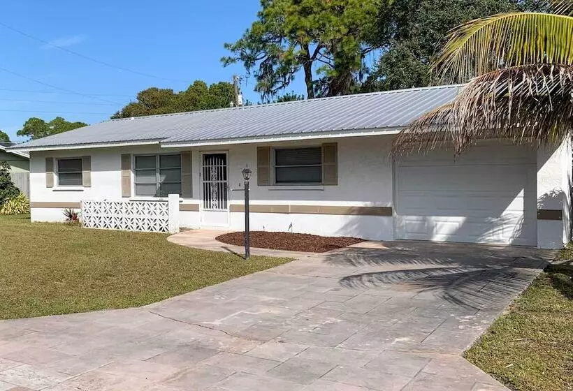 Quiet Venice Retreat With Private Lanai & Pool!