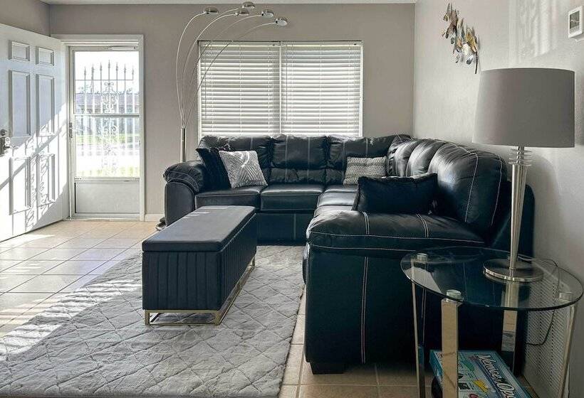 Quiet Venice Retreat With Private Lanai & Pool!