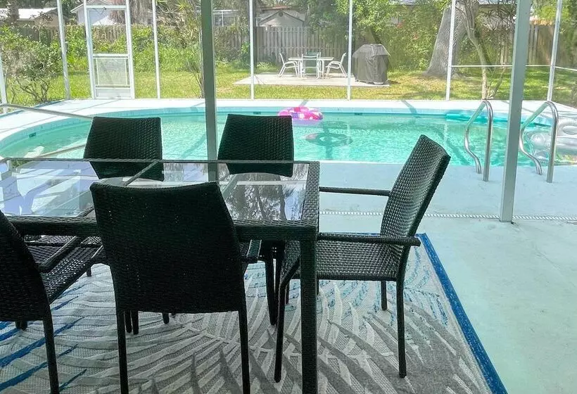 Quiet Venice Retreat With Private Lanai & Pool!