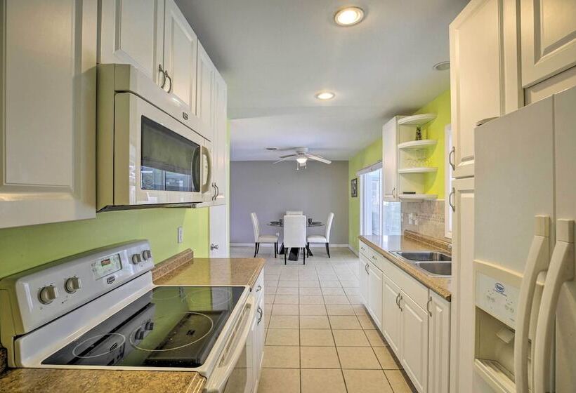 Quiet Venice Retreat With Private Lanai & Pool!