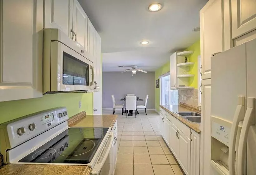 Quiet Venice Retreat With Private Lanai & Pool!