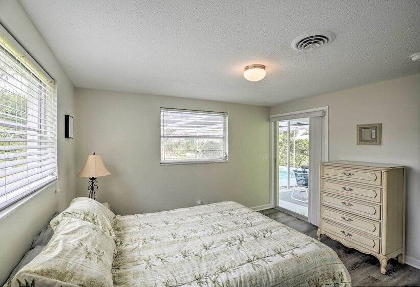 Quiet Venice Retreat With Private Lanai & Pool!