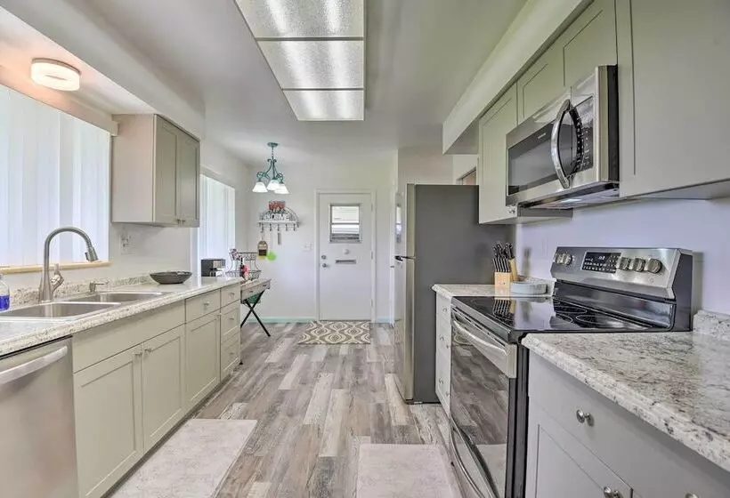 Ranch Style House W/ Pool Access In 55 + Community