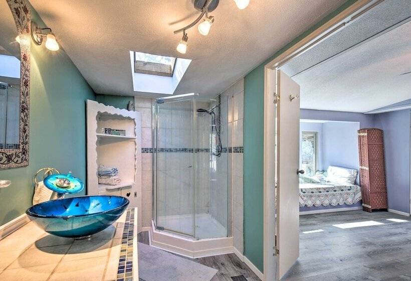 Riverfront Pipe Creek Home W/ Kayaks & Grill!