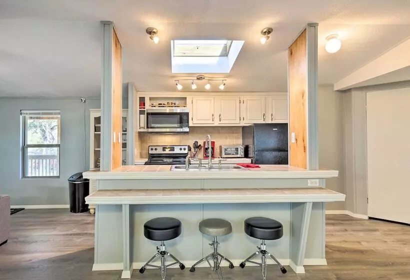 Riverfront Pipe Creek Home W/ Kayaks & Grill!